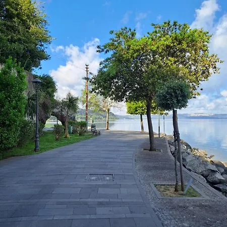 Apartment La Casa Di Mary Anguillara Sabazia-lago,relax E Roma A Portata Di Treno