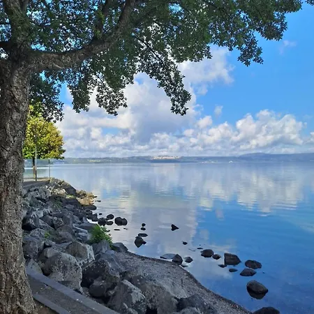 Apartment La Casa Di Mary Anguillara Sabazia-lago,relax E Roma A Portata Di Treno