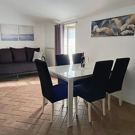 Apartment La Casa Di Mary Anguillara Sabazia-lago,relax E Roma A Portata Di Treno *